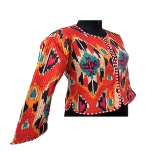 Veste courte d'hiver en coton polaire respirant, réversible, imprimée et matelassée, fabriquée à la main en Inde pour femmes et filles - Product Image 4