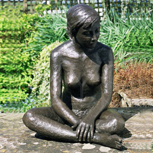 Sculpture d'art de mode grandeur nature en bronze d'une <span class=keywords><strong>femme</strong></span> nue accroupie pour la décoration de jardin - Product Image 3