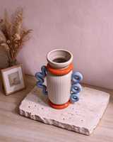 Vases décoratifs modernes à blocs de couleurs audacieux, peints à la main, avec poignée torsadée, en céramique, pour une décoration intérieure maximaliste