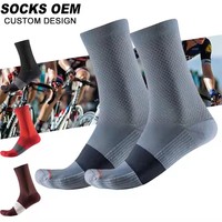 Chaussettes de sport antidérapantes en coton KTS614 OEM personnalisables avec logo pour femmes et hommes, idéales pour le cyclisme, le football, la gym, le Pilates et le yoga