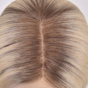 Nouvelle <span class=keywords><strong>perruque</strong></span> NewTimes Ombre Blonde en cheveux humains <span class=keywords><strong>avec</strong></span> base en soie, fermeture frontale en dentelle, style vague indienne, modèle vierge, numéro de référence Toupee - Product Image 6