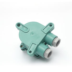 Enchufe de Corriente de Dos Clavijas para Yates Modelo 792856 con 5 Tomas de CA y 4 Puertos USB Estándar IP44 Disponible en Stock - Product Image 3