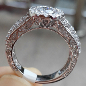 Anello scintillante con pavé per donna, gioiello romantico alla moda - Product Image 4
