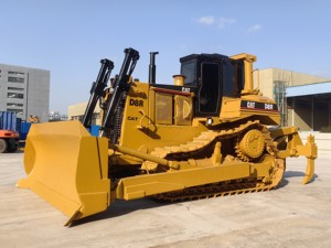 รถดันดิน CAT D8R มือสอง สภาพดี พร้อมใช้งาน ผลิตในอเมริกา เครื่องยนต์ 3406C แท้ ชั่วโมงการทำงานต่ำ พร้อมริปเปอร์หลัง รถก่อสร้างมือสอง - Product Image 5