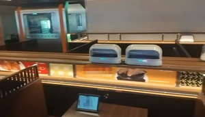 Robot de Entrega de Comida y Bebidas para Restaurantes de <span class=keywords><strong>Sushi</strong></span> con Banda Transportadora Giratoria y Tapa Automática, Suministro Directo de Fábrica - Product Image 2