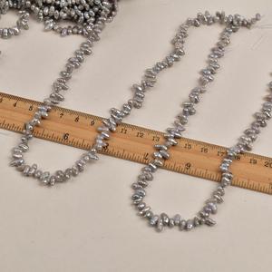 Perle de lune grise argentée, 5-6 mm, baroque, irrégulière, Keshi, naturelle, d'eau douce, en vrac, trois trous, options de couleur blanc et rose - Product Image 3