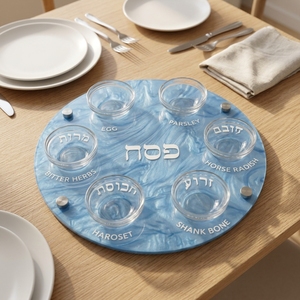 Assiette <span class=keywords><strong>de</strong></span> communion <span class=keywords><strong>de</strong></span> Pâques en acrylique bleu perle <span class=keywords><strong>de</strong></span> luxe léger avec marquages hébreux et anglais, plat <span class=keywords><strong>de</strong></span> fête à six compartiments, <span class=keywords><strong>vaisselle</strong></span> juive - Product Image 1