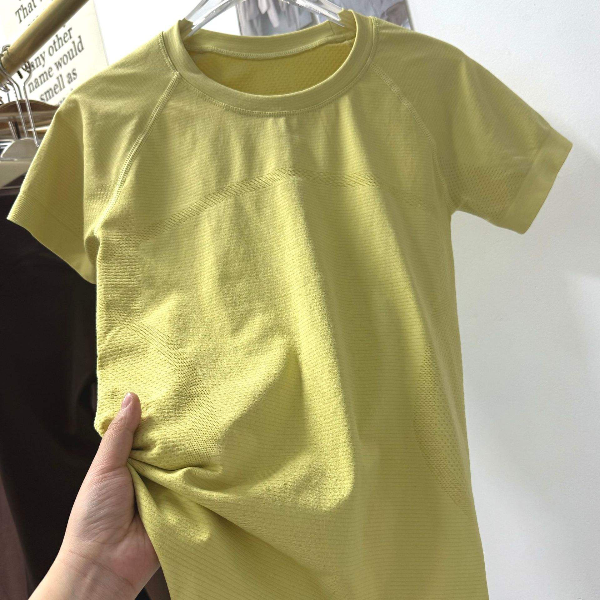 สีเหลืองสีเหลือง