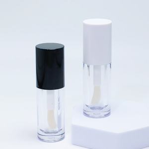 CY324 Tubes de brillant à lèvres transparents avec applicateur 'Doe Foot' et capuchon rose, 6ml, avec grande brosse et applicateur volumineux - Product Image 6