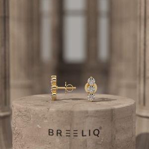 Pendientes de Oro Sólido de 14K con Tres Diamantes Redondos de Laboratorio, Diseño Vertical Minimalista, Joyería Fina para Mujer, Elegantes para Uso Diario - Product Image 5