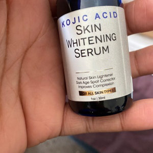 Siero schiarente schiarente schiarente della pelle del viso dell'oem con acido Kojic arbutina Niacinamide MAP vitamina C acido ialuronico - Product Image 3