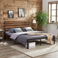 Cadre de lit king size moderne et minimaliste en bois industriel avec tête de lit en bois, sommier à lattes métalliques robustes, modulaire et extensible pour chambre à coucher