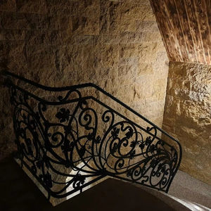 Escalier en acier forgé haut de gamme, production vietnamienne, avec barres robustes de 14x14 mm, nouveau design - Product Image 1