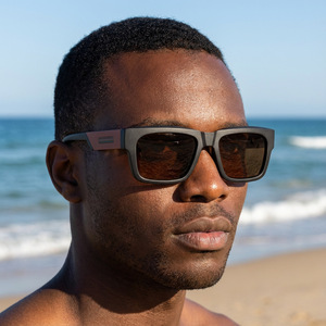 Gafas de Sol Polarizadas Lafite con Marco Cuadrado para Hombre, Protección UV400, Marco de Plástico y Metal Negro, Lentes TAC, Uso en Exteriores - Product Image 1