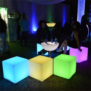 <span class=keywords><strong>Tabouret</strong></span> en cube d'éclairage <span class=keywords><strong>de</strong></span> meubles LED RVB modernes <span class=keywords><strong>Tabouret</strong></span> <span class=keywords><strong>de</strong></span> <span class=keywords><strong>bar</strong></span> amusant télécommandé avec changement <span class=keywords><strong>de</strong></span> couleur pour <span class=keywords><strong>bar</strong></span> à domicile et ferme - Product Image 2