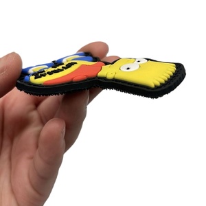 Badges en caoutchouc PVC personnalisés de haute qualité, brodés, avec logo de dessin animé, crochet en <span class=keywords><strong>fer</strong></span>, boucle, 2D, 3D, doux, vêtements, alphabet/fleur, écologiques - Product Image 3