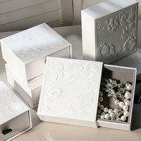 Boîte cadeau de luxe pour bijoux, montres, colliers, bagues, boucles d'oreilles, emballage rigide en carton gris réutilisable avec ouverture coulissante, gaufrage personnalisé