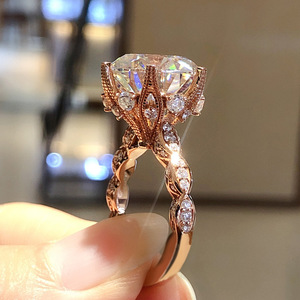 Elegante anello con fiori per donna, tono rosa, design scintillante con intarsi, gioielli alla moda - Product Image 1