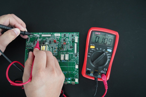 Multímetro Digital LCD UNI-T UT33A+, Medidor de Resistencia y Capacitancia, Probador de Voltaje CA - Product Image 6