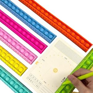 Règle en bois de style football de conception spéciale 15cm 20cm règle personnalisée couleur et style différents comme cadeaux d'étude pour enfant - Product Image 4