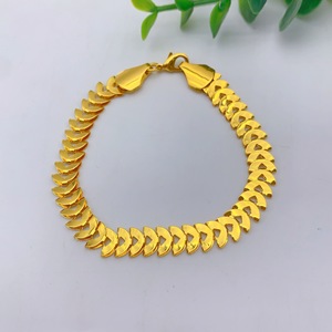 Ensemble de bijoux en alliage plaqué or 24 carats haut de gamme, design exquis, colliers de mariage <span class=keywords><strong>pour</strong></span> femmes, bijoux <span class=keywords><strong>fantaisie</strong></span> <span class=keywords><strong>pour</strong></span> dames - Product Image 4
