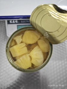 Ananas en morceaux et dés en conserve, frais, sains, en <span class=keywords><strong>vrac</strong></span>, <span class=keywords><strong>de</strong></span> qualité supérieure, coupés dans un sirop léger, pour la pâtisserie - Product Image 3