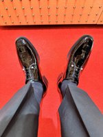 2026 Hochwertige Herren-Lackleder-Schnürschuhe aus echtem Leder mit niedrigem Schaft, lässiger Zehenpartie und Schaffellfutter – ideal für Hochzeiten
