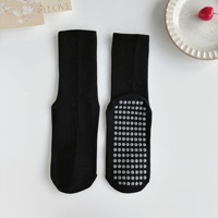Vente en gros de chaussettes de yoga de couleur unie chaussettes de pilates antidérapantes sans logo chaussettes de sport pour femmes