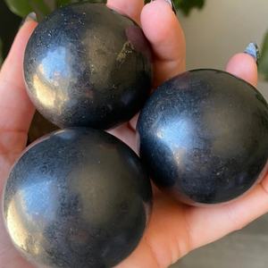 ลูกบอลชุงไกต์ธรรมชาติขายส่ง ทรงกลมขัดเงา สำหรับตกแต่งบ้านและเป็นของขวัญวันอีสเตอร์ - Product Image 3