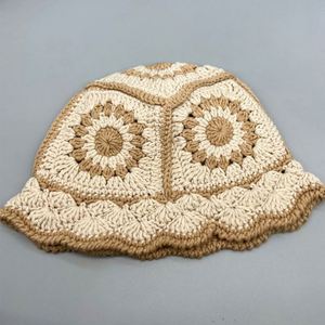 Sombrero de Pescador de Ganchillo Floral Hecho a Mano, Gorro de Invierno Tejido para Mujer - Product Image 3