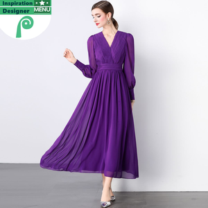 Robe longue élégante pour femme, prête à être expédiée, jupe plissée violette tendance, manches longues, col en V, pour les soirées. - Product Image 4