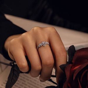 Bague de mariage et de promesse Dylam en argent sterling plaqué rhodium, style diadème et couronne, fine, incurvée, avec 5 pierres taille marquise et arche en V - Product Image 6