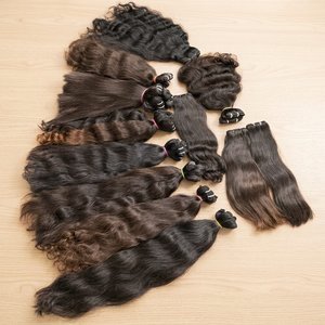 Paquets de cheveux humains bruts ondulés naturels vierges non traités en gros 12A grade cuticule aligné vendeur d'extensions de cheveux indiens bruts - Product Image 1