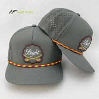 Casquette de golf personnalisée en gros à 5 panneaux en nylon perforé au laser, séchage rapide, respirante, avec cordon pour le golf