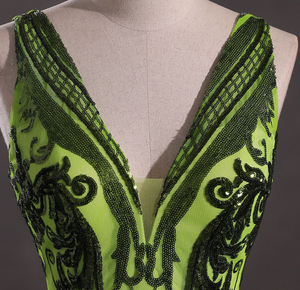 Robe de soirée de bal européenne et américaine sexy à col en V, à sequins, longue jusqu'au sol, taille empire, antistatique, sans manches - Product Image 2