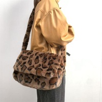 Tas Selempang Wanita Zeyu Motif Leopard Kasual, Tas Bahu Berbulu Lembut dengan Tutup, untuk Perjalanan Sehari-hari, Tas Tangan Bulu Imitasi Ramah Lingkungan ODM/OEM