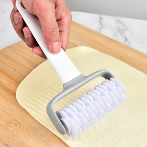 Sáng Tạo 2024 Nhựa Bột Con Lăn Của Nhãn Hiệu Kim Bánh Xe Cắt Bánh Quy Và Bánh Pizza Nướng Bánh Ngọt Công Cụ - Product Image 5