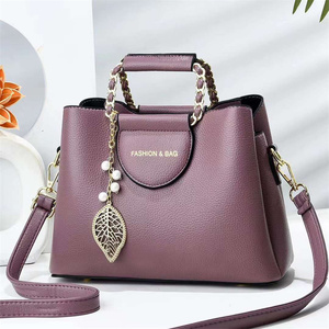 Estilo novedoso 2022, nueva moda, bolso cruzado de felpa a <span class=keywords><strong>la</strong></span> moda <span class=keywords><strong>simple</strong></span>, bolso de hombro de lujo para mujer, bolsos de mano - Product Image 6