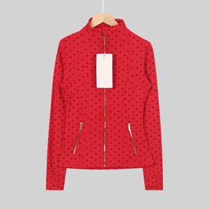 เสื้อแจ็คเก็ตโยคะยี่ห้อ L รุ่น Correct Edition Define Style ซิปสีทองพร้อมโลโก้ลายจุด สำหรับผู้หญิง ออกกำลังกาย ฟิตเนส สปอร์ต โกก้าแวร์ - Product Image 2