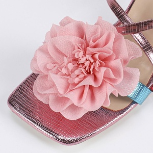 Sandali da Donna con Punta Quadrata, Fiore Tridimensionale Laccato e Tacco Grosso, <span class=keywords><strong>Eleganti</strong></span> Tacchi Alti - Product Image 3