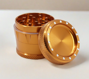 Molino Automático Moderno de Aluminio para Hierbas Secas y Tabaco, 63 mm, 4 Piezas, Colorido y Personalizable - Product Image 4