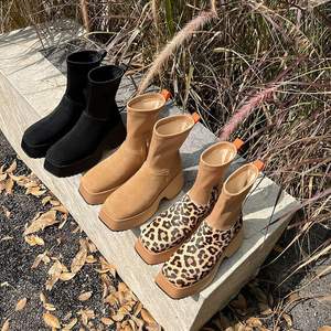 Botas de Mujer de Cuero Genuino Impermeables, Modernas y Más Vendidas, con Cremallera Trasera y Tacones Altos y Gruesos - Product Image 1