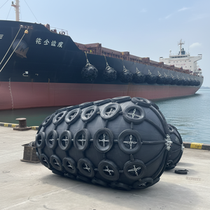 Defensa Neumática Marina Yokohama <span class=keywords><strong>con</strong></span> <span class=keywords><strong>Cadena</strong></span> de Neumáticos para Puertos y Muelles - Product Image 1