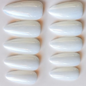 Faux ongles autocollants blancs holographiques en amande, couvrance totale, avec colle, longueur courte à moyenne pour usage quotidien - Product Image 3