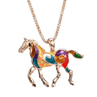 Offre Spéciale populaire qualité en alliage de Zinc pendentif chaîne bijoux créatif émail course cheval collier cadeau pour les femmes amoureux des animaux