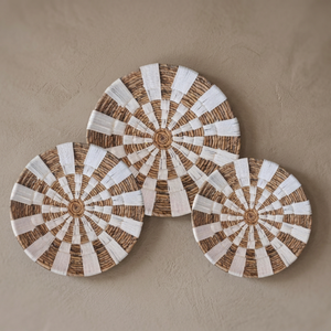 Juego de 3 Cestas Decorativas Modernas de Seagrass del Suroeste, Platos de Pared Tejidos con Rayas y Estrellas, Arte Rústico Hecho a Mano para Colgar - Product Image 3