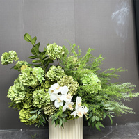 Boules de fleurs d'hortensia modernes en soie de haute qualité, faites à la main, durables, blanc et vert, design irrégulier, pour centre de table de mariage