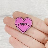 Broche en métal en gros, motif dessin animé, en forme de cœur, avec symbole d'intercepteur de pente rose mignon, pour la Saint-Valentin, thème mathématique