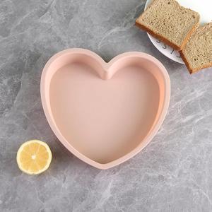 Grand moule en silicone antiadhésif de 8 pouces en forme de cœur pour pain et gâteaux, moule à glaçons en silicone avec lettres - Product Image 1