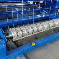 Machines de fabrication de grillages pour clôtures de prairies de champs à nœuds de bétail pour ligne de production et fermes avec moteur, état neuf et d'occasion